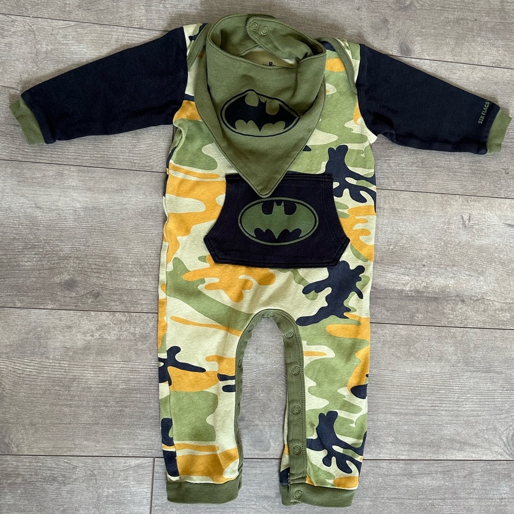 Batman Camo Romper & Bib Baby Boy 6 Months